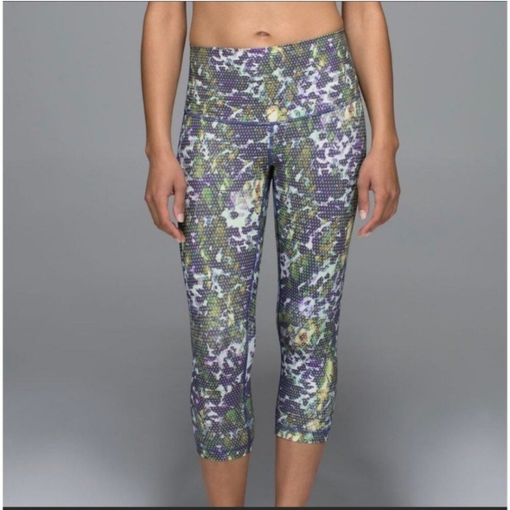 Lululemon Wunder Under II Floral Dot Crop Roll Down Leggings Activewear Size 4